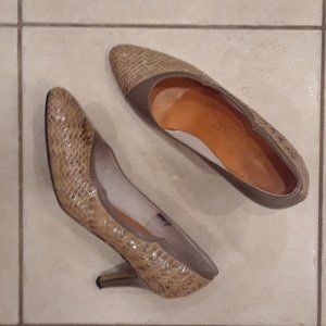 SNAKESKIN AND LEATHER PUMPS